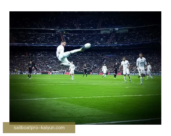 范戴克与拉莫斯的防守表现持续受到关注，二人状态解析引发热议