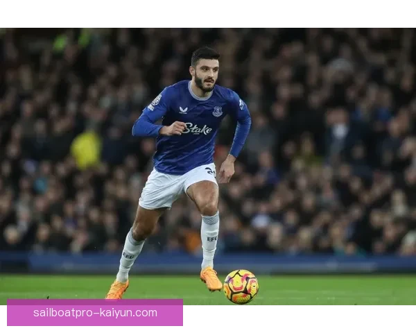 德甲阵容评估报告分析各队实力与动态，值得关注球队表现稳健趋势